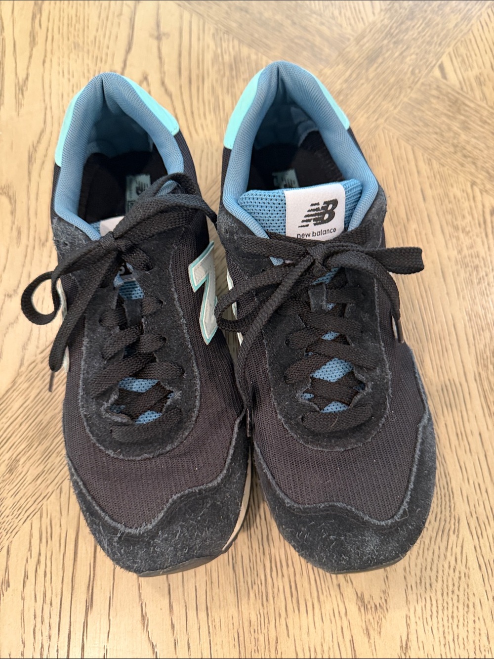 New Balance Men’s Black and Light Blue Casual Sneakers